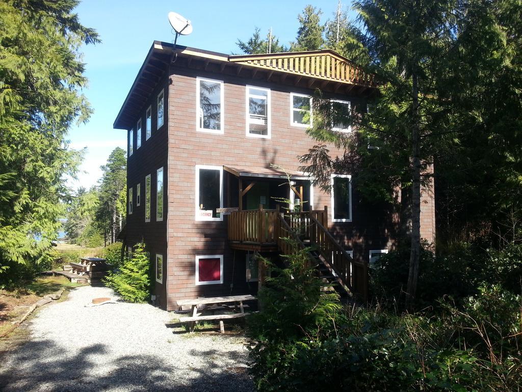 C&N Backpackers - Ucluelet Albergue Exterior foto